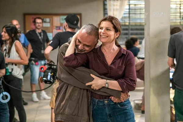 Hélio (Angelo Antônio) e Lúcia (Debora Bloch) na primeira temporada de Segunda Chamada