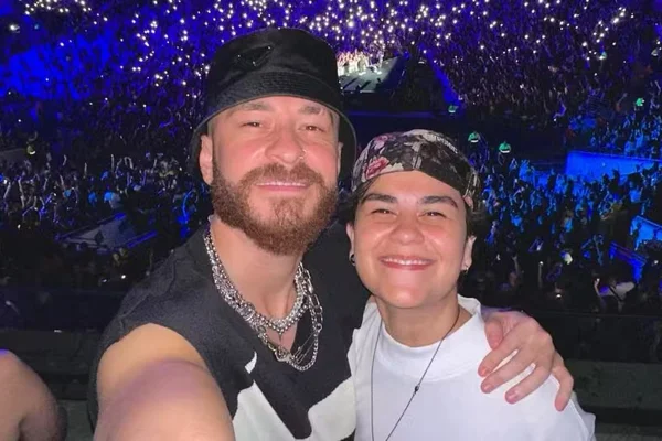 Foto colorida de Fred Bruno e seu irmão, Gabs Noah - Metrópoles