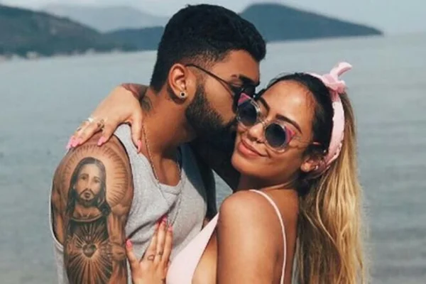 Irmã de Neymar apaga fotos com Gabigol após festa com Anitta