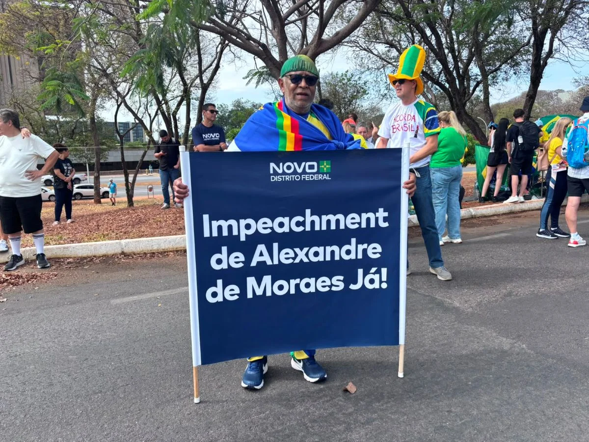 Manifestantes pedem impeachment de Moraes Manifestantes pedem impeachment de Moraes