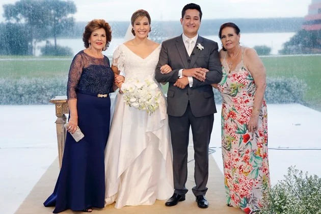 Alda Corrêa, os noivos e maria do Rosário Bessa Alda Corrêa, os noivos e maria do Rosário Bessa