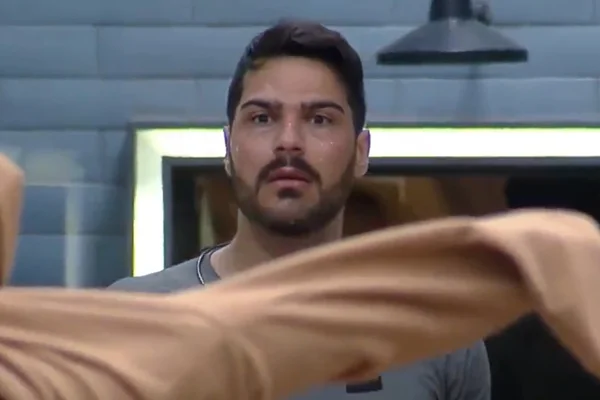 Imagem colorida de Shayan