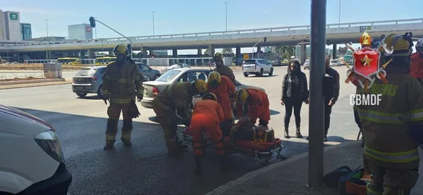 Colisão de bicicletas no viaduto da Rodoviária de Brasília deixa 2 feridos