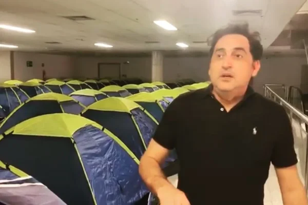 Secretário pega carona em vídeo institucional e agradece pela vida de Ibaneis
