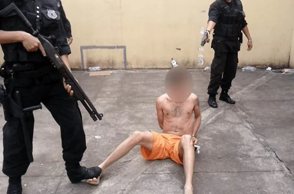 Vídeo flagra tortura de agentes penitenciários em presos de Goiás