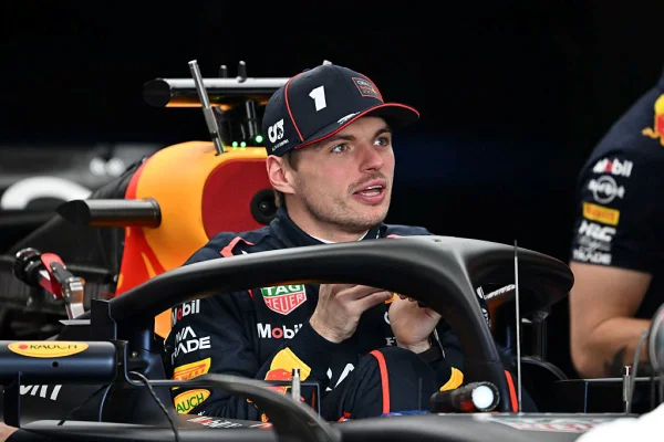 Foto colorida de Verstappen no GP do Canadá