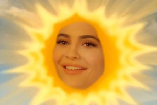 Rise and shine: Kylie Jenner cria roupas inspiradas em meme