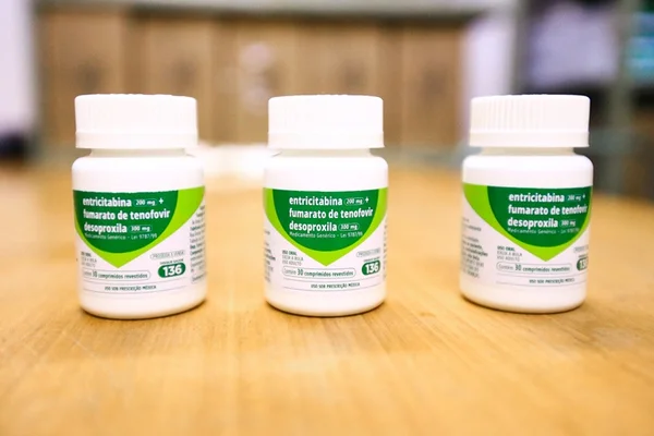 PrEP: profilaxia anti-HIV não exclui o uso de camisinha Medicamentos de uso contínuo que impedem que o usuário se contamine com o HIV devem ser pensados como parte das estatégias de prevenção