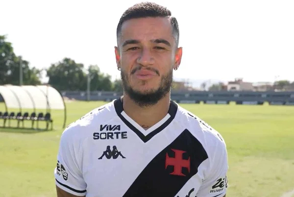 Imagem colorida de Coutinho no CT od Vasco - Metrópoles