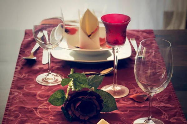 mesa decorada para o dia dos namorados