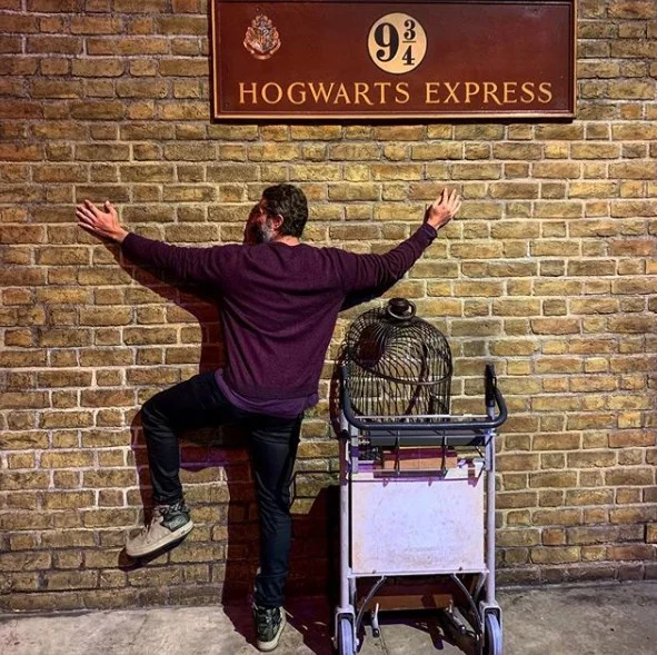 O apresentador anda se divertindo em Londres O apresentador anda se divertindo em Londres