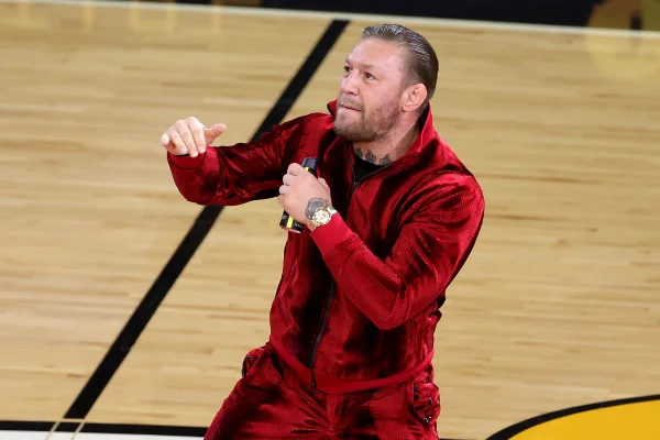 Mulher acusa Conor McGregor, lutador do UFC, de estupro nas Finais da NBA