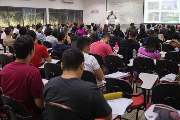 Últimos dias de inscrição para 2.139 vagas em 14 concursos