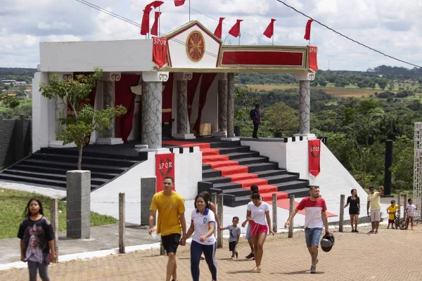 Últimos preparativos para a Via-Sacra do Morro da Capelinha - Metrópoles