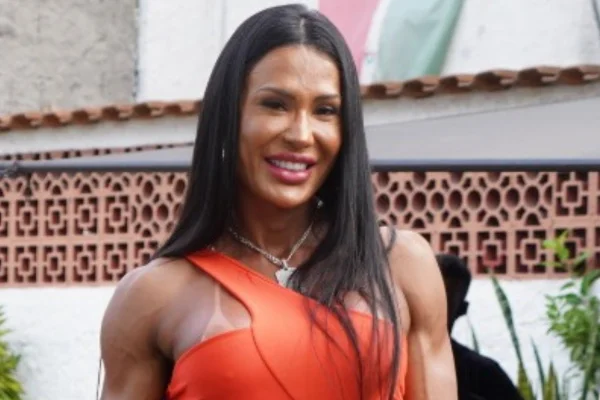 Gracyanne Barbosa em gravação da série Arcanjo Renegado