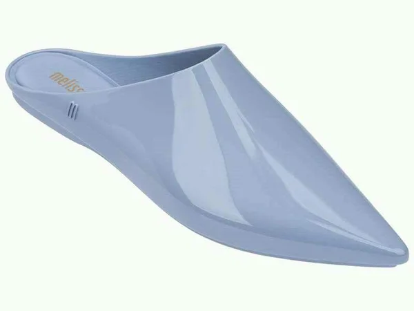 Sapato azul da Melissa vira piada no Twitter