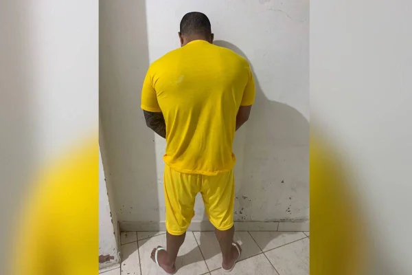 Mulher pega carona com amiga, namorado não gosta e tenta matá-la