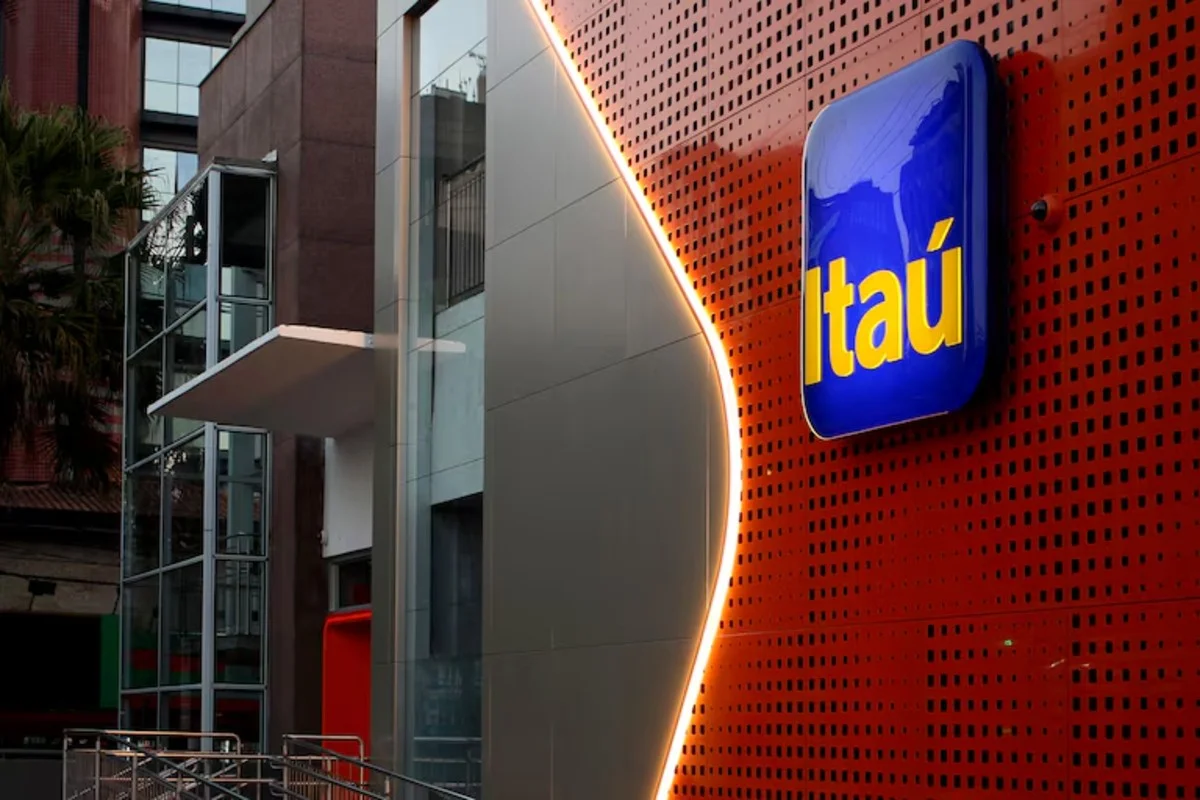 Se o Itaú aplicasse os mesmos juros que cobra no cartão, teria que devolver R$ 55 mil por R$ 10 cobrados indevidamente