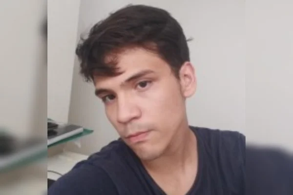 Foto mostra o universitário Genésio Alves de Araújo Júnior que recebeu pix por engano e devolveu valor