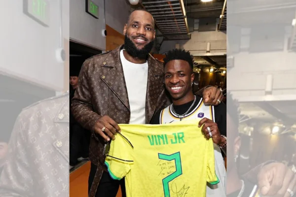 Vídeo: Vinícius Jr. e LeBron James trocam camisas em noite de Natal