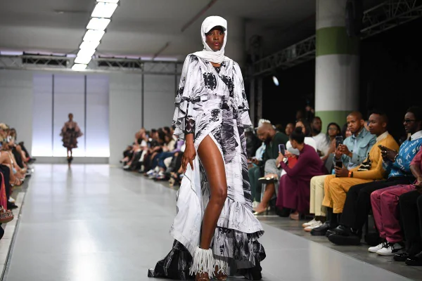 Desfile de moda em Johanesburgo, na África do Sul - Metrópoles