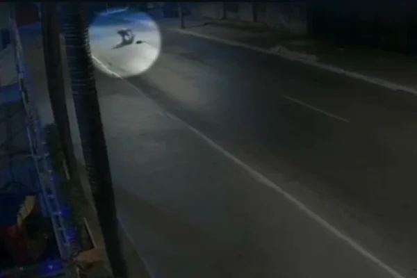 Vídeo: jovem leva duas facadas no peito durante assalto no DF