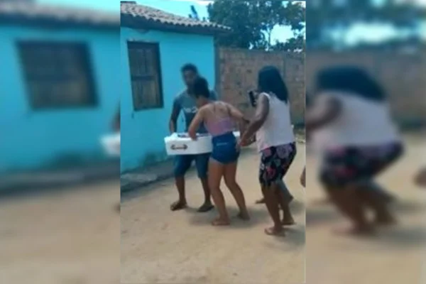 Família desenterra corpo de criança na Bahia após “visão” de pastor