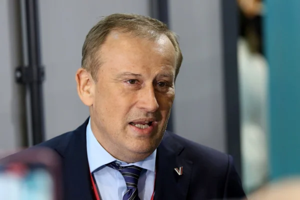 O governador de Leningrado Alexander Drozdenko