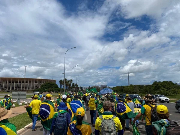 Entidades de indústria, comércio e bancos repudiam ataques em Brasília