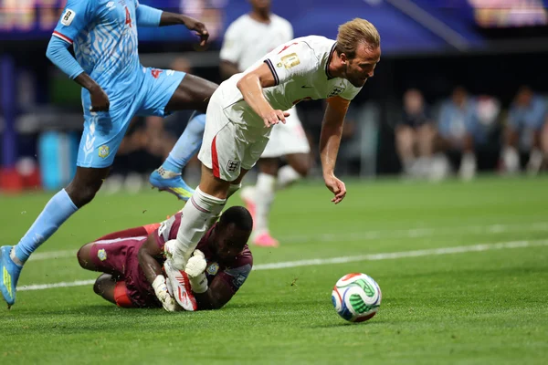 Copa: imprensa britânica se revolta com pênalti não marcado em Kane