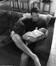 Mulher amamenta homem e bebê ao mesmo tempo e provoca polêmica - imagem 2 Mulher amamenta homem e bebê ao mesmo tempo e provoca polêmica - imagem 2