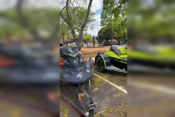 jetskis
