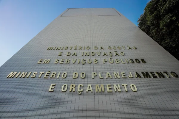 Governo aumenta expectativa de déficit em 2025 para R$ 34,2 bilhões