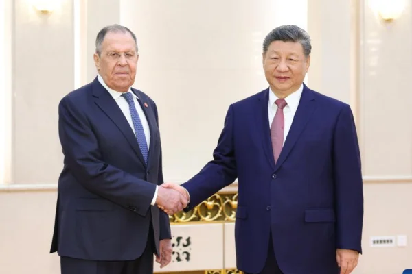Chanceler da Rússia, Sergei Lavrov, e presidente da China, Xi Jinping