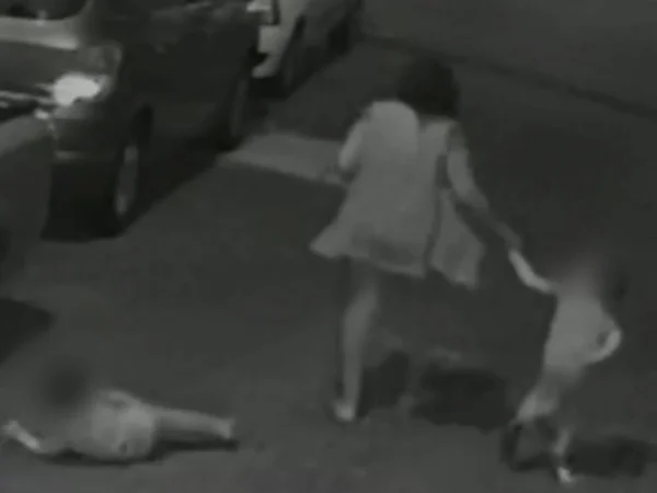 Imagens fortes. Polícia indicia babá por dopar gêmeos de 3 anos