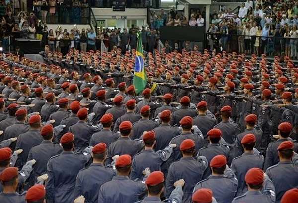 R$ 5 mil: Corpo de Bombeiros de MG abre 30 vagas para oficial
