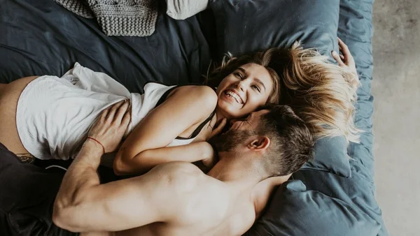 Preliminares: veja dicas para apimentar o momento do sexo