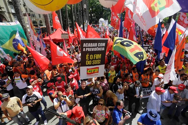 Previdência: sindicatos criam “calendário de lutas” contra a reforma