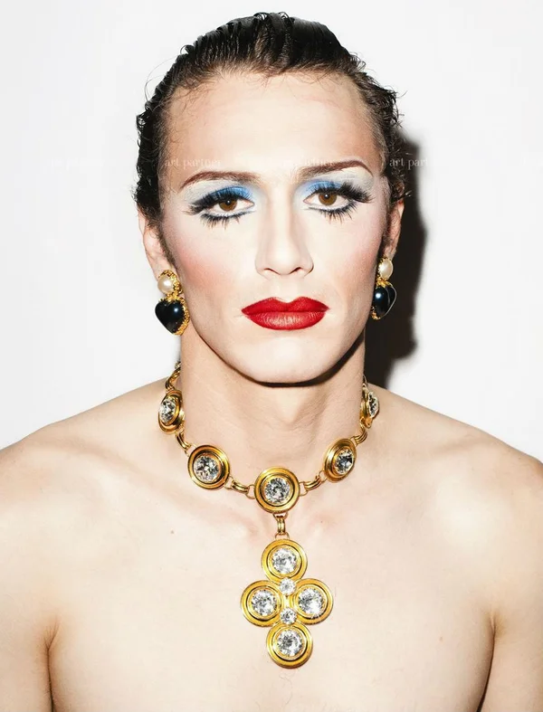 Livro comemorativo reúne mais de 600 imagens do fotógrafo Terry Richardson