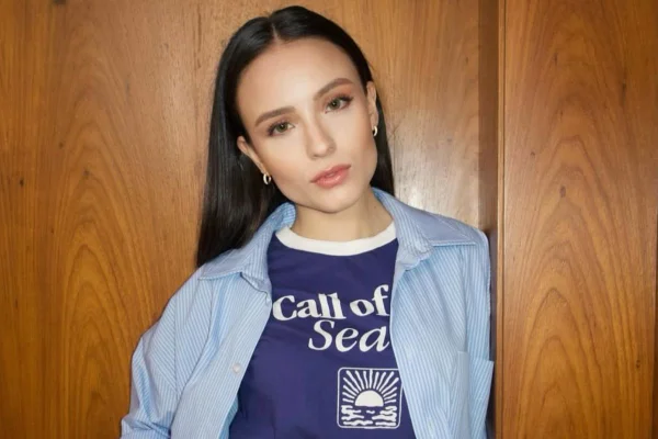 Foto colorida de Larissa Manoela - Metrópoles