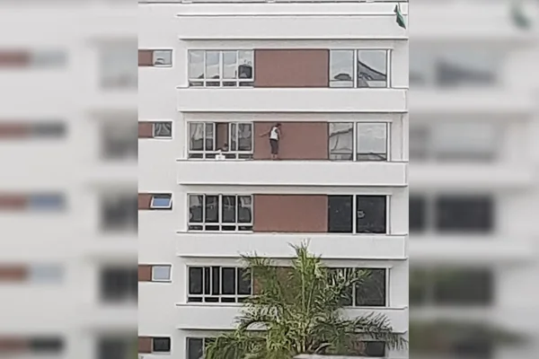 Asa Norte: vídeo angustiante mostra mulher limpando janela no 5º andar
