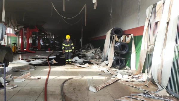 goias carro pega fogo oficina mecanica