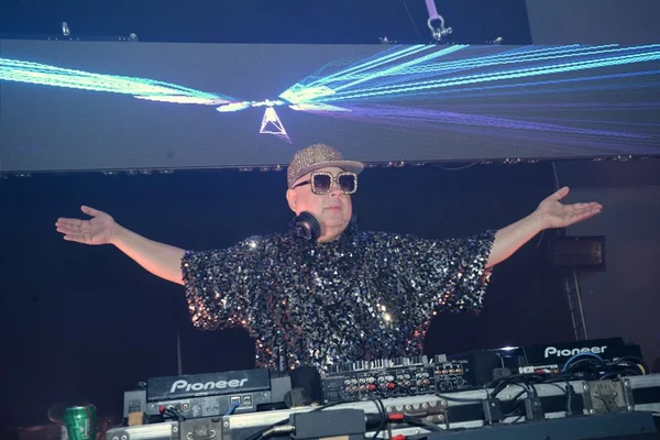 Festa Discotèque estreia com presença de artistas no Rio de Janeiro