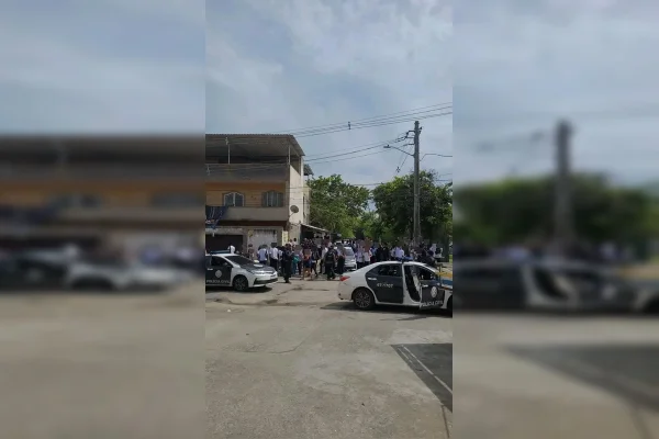 Traficantes do CV invadem escola após confrontar PM