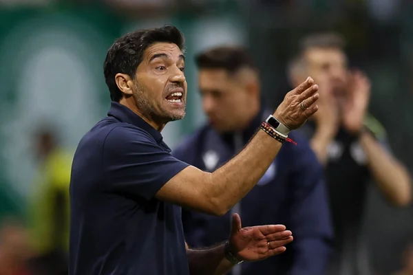 Abel Ferreira lamenta atuação do Palmeiras em empate com Internacional