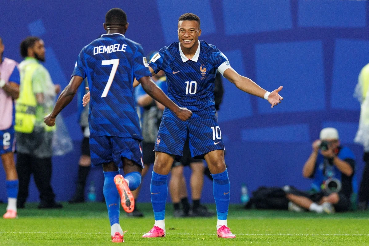 Mbappé e Dembélé comemoram na Copa do Mundo Mbappé e Dembélé comemoram na Copa do Mundo