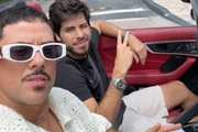Victor Wao e Lucas posam para as redes sociais Victor Wao e Lucas posam para as redes sociais