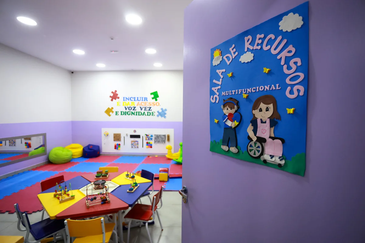 O IFA também conta com uma sala focada em atividades para crianças autistas O IFA também conta com uma sala focada em atividades para crianças autistas