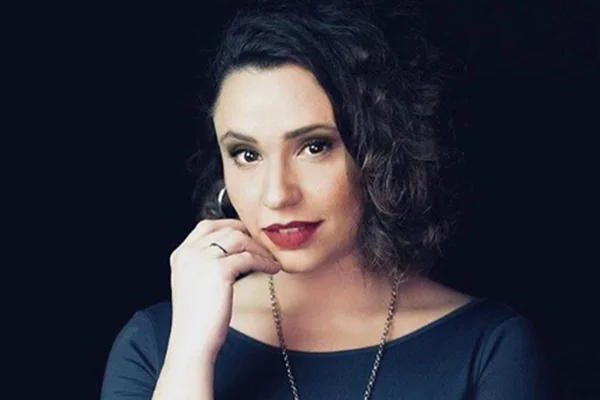 Ex-Chiquitita publica foto de lingerie e causa alvoroço na internet