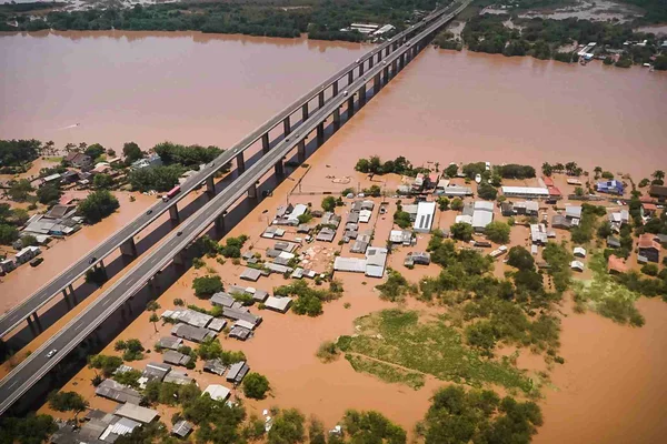 Imagens aéreas dos alagamentos nas ilhas de Porto Alegre - Metrópoles